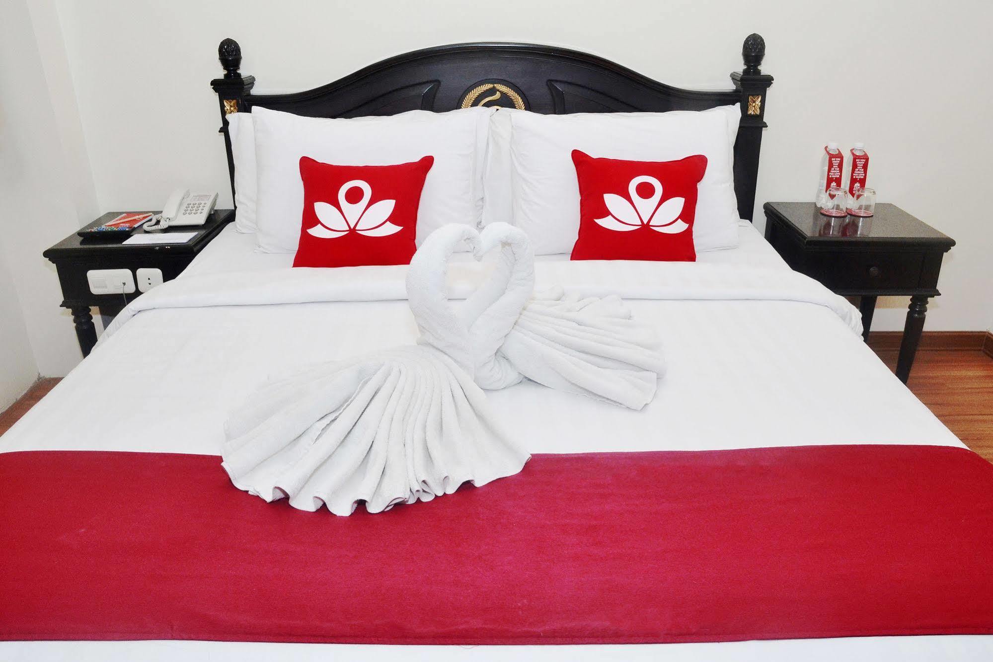 Zen Rooms Sultan Iskandar Muda Surabaya Ngoại thất bức ảnh