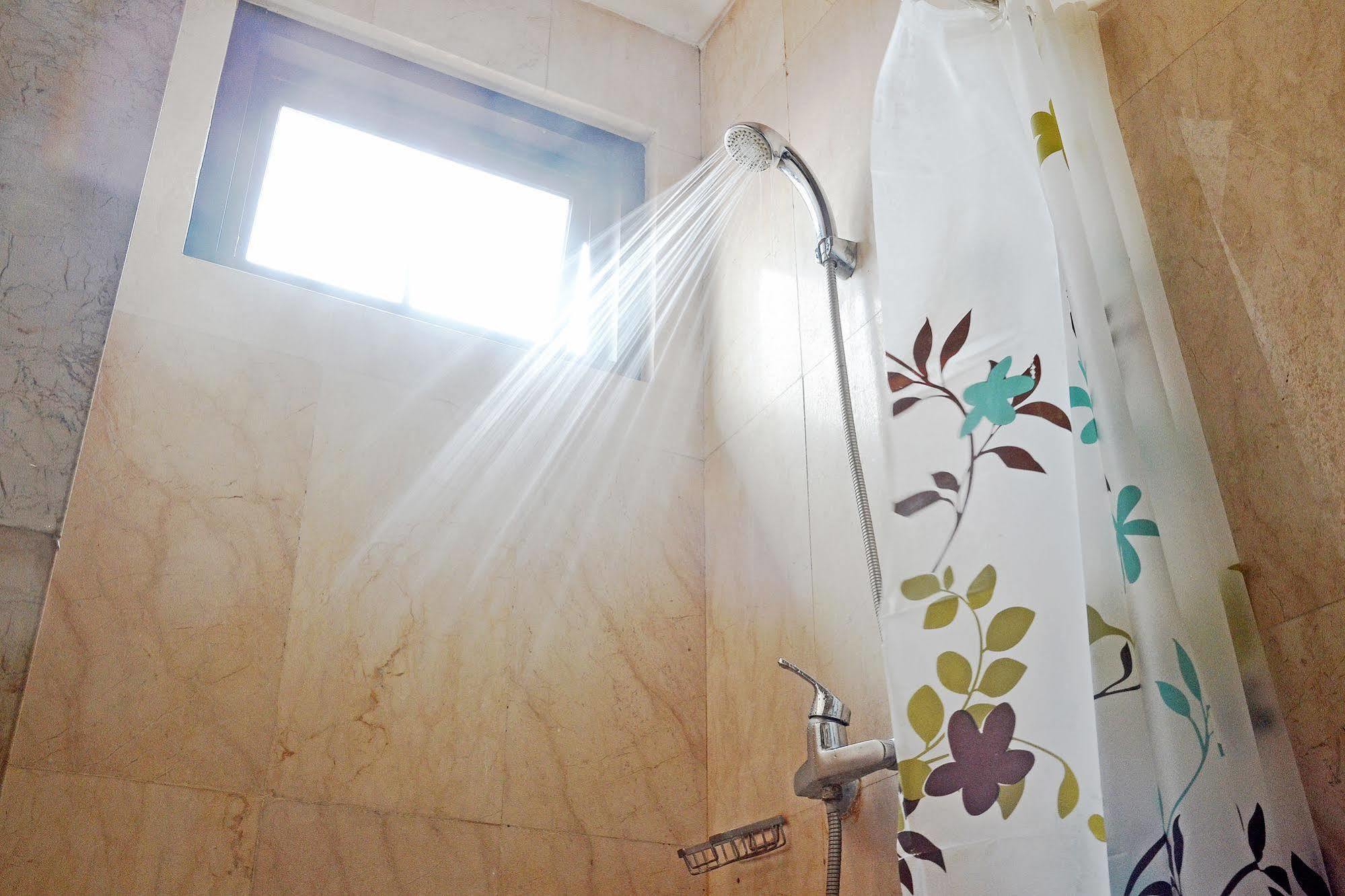 Zen Rooms Sultan Iskandar Muda Surabaya Ngoại thất bức ảnh