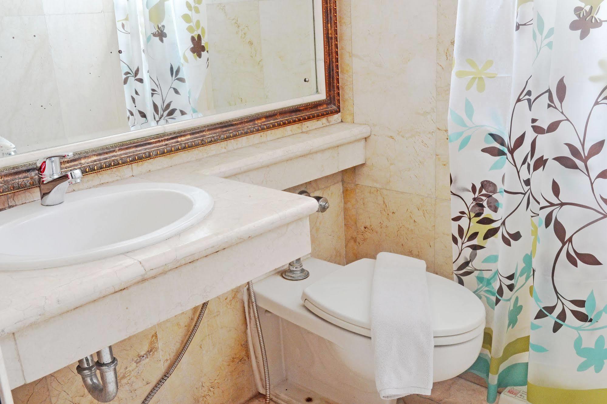 Zen Rooms Sultan Iskandar Muda Surabaya Ngoại thất bức ảnh