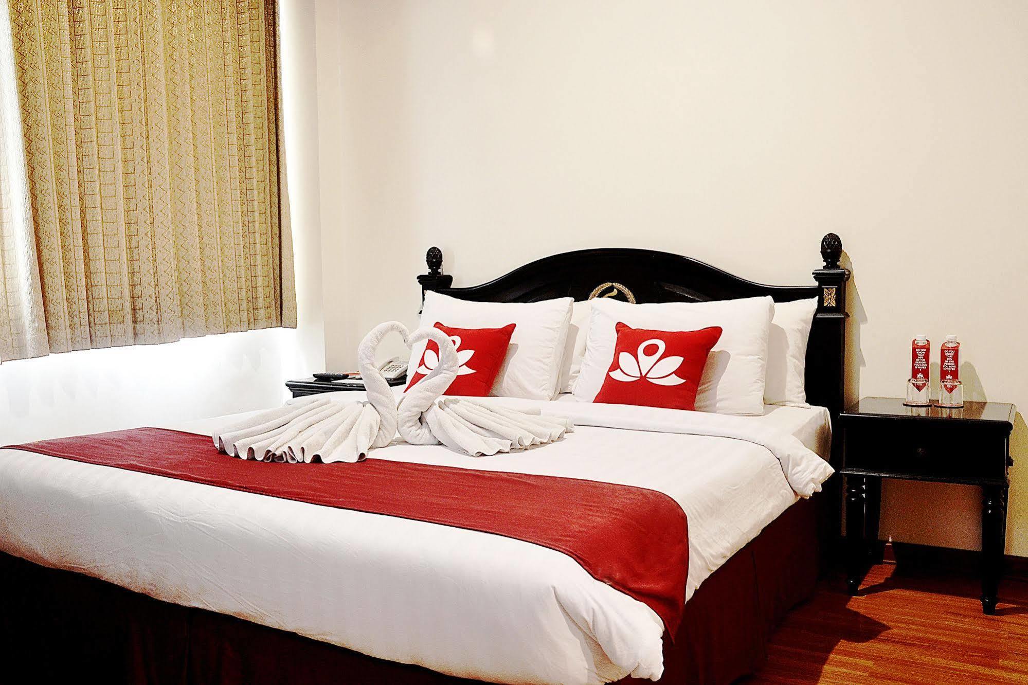 Zen Rooms Sultan Iskandar Muda Surabaya Ngoại thất bức ảnh
