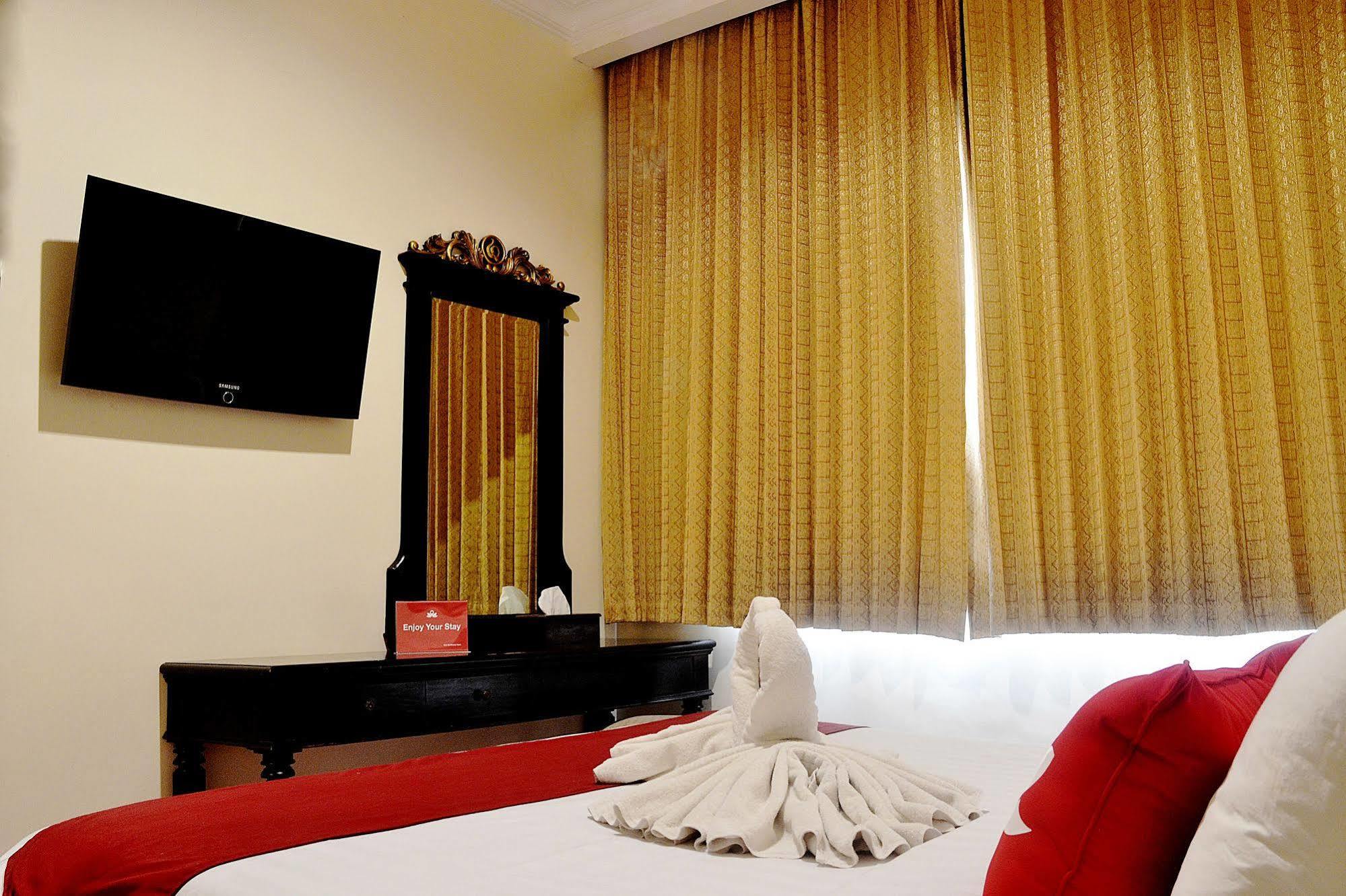 Zen Rooms Sultan Iskandar Muda Surabaya Ngoại thất bức ảnh