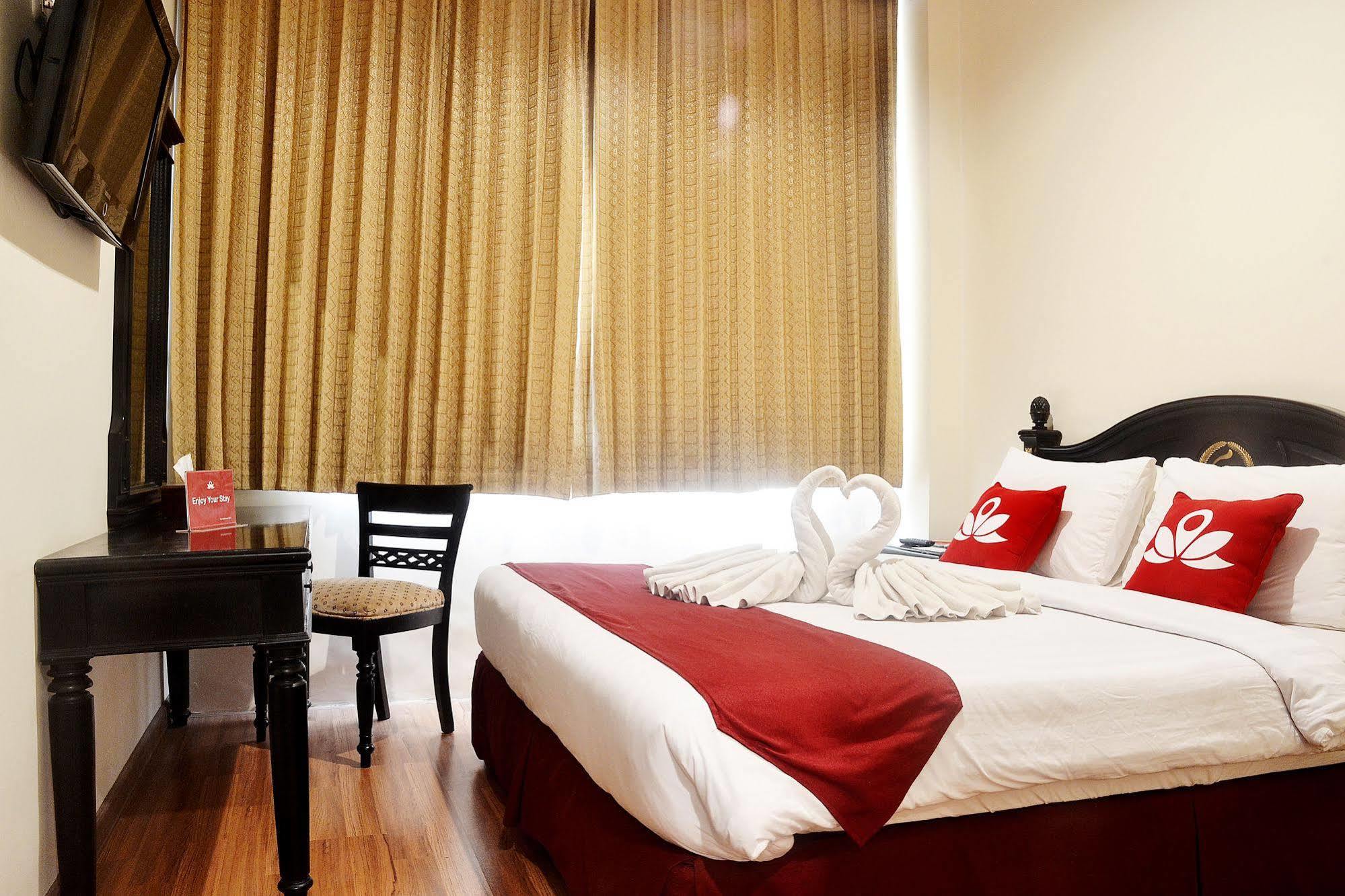 Zen Rooms Sultan Iskandar Muda Surabaya Ngoại thất bức ảnh
