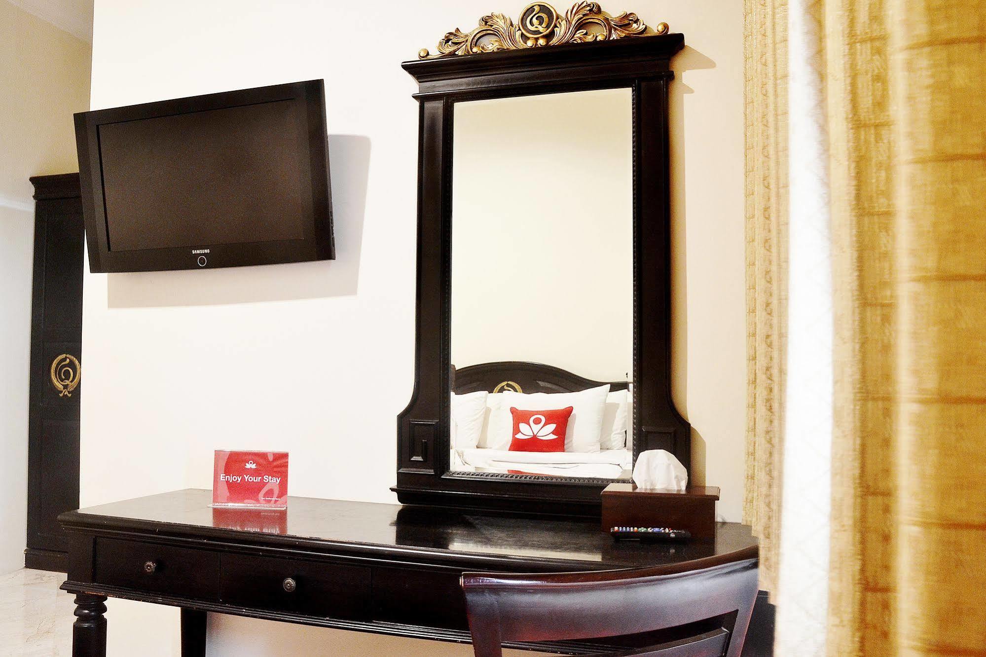 Zen Rooms Sultan Iskandar Muda Surabaya Ngoại thất bức ảnh
