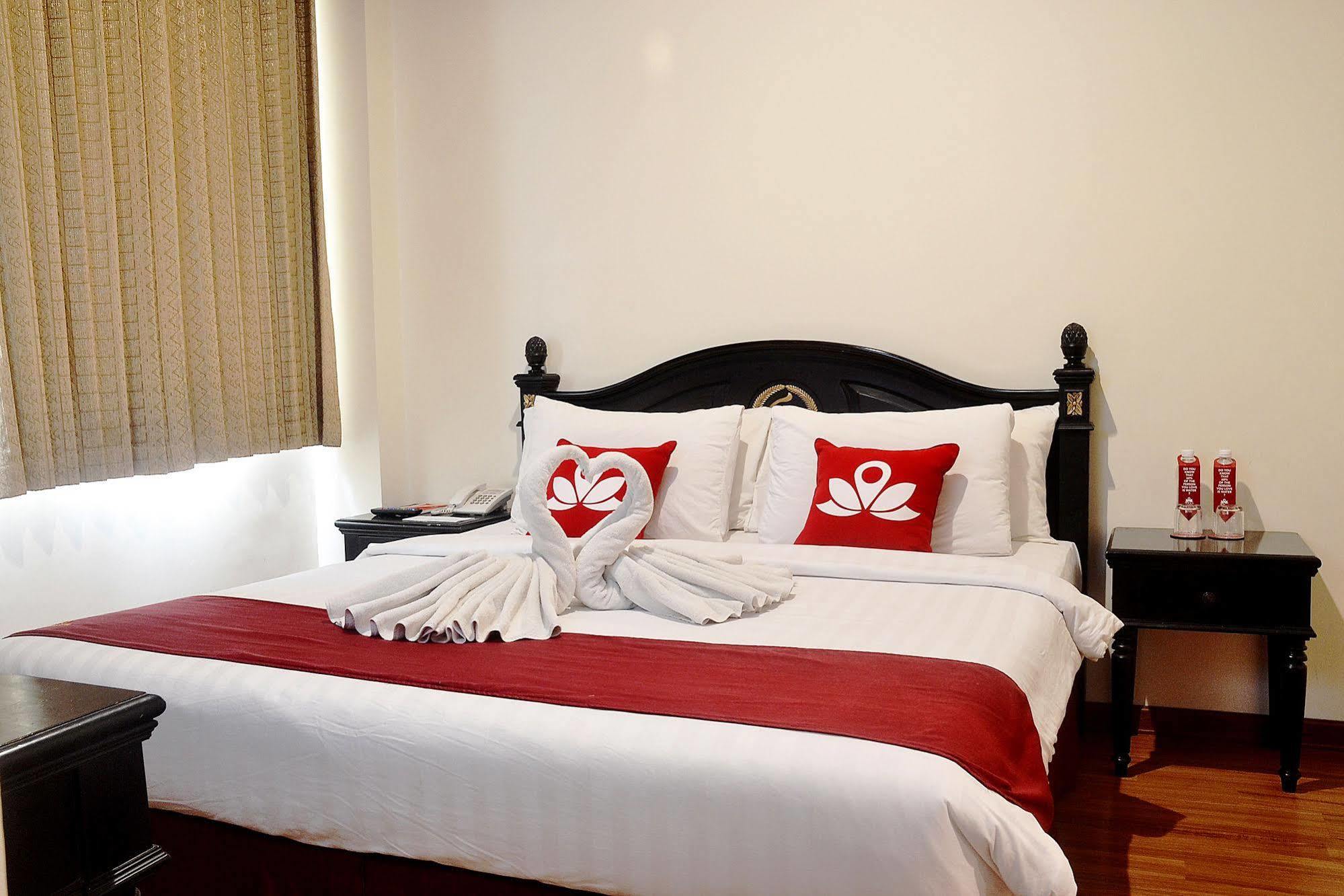 Zen Rooms Sultan Iskandar Muda Surabaya Ngoại thất bức ảnh