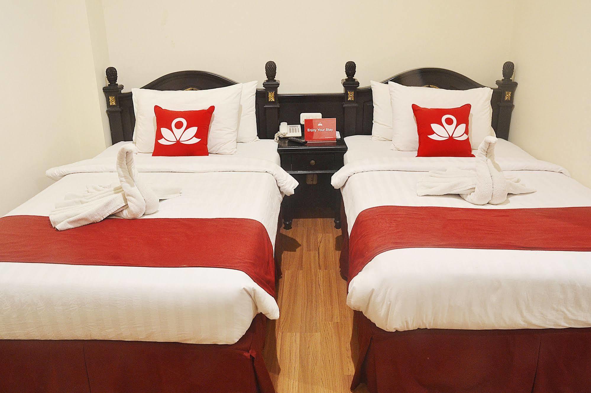 Zen Rooms Sultan Iskandar Muda Surabaya Ngoại thất bức ảnh
