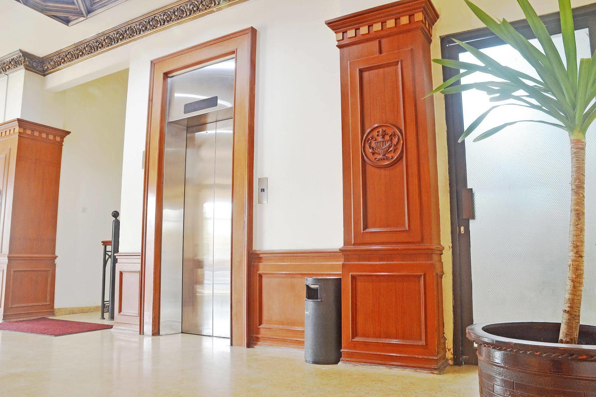 Zen Rooms Sultan Iskandar Muda Surabaya Ngoại thất bức ảnh