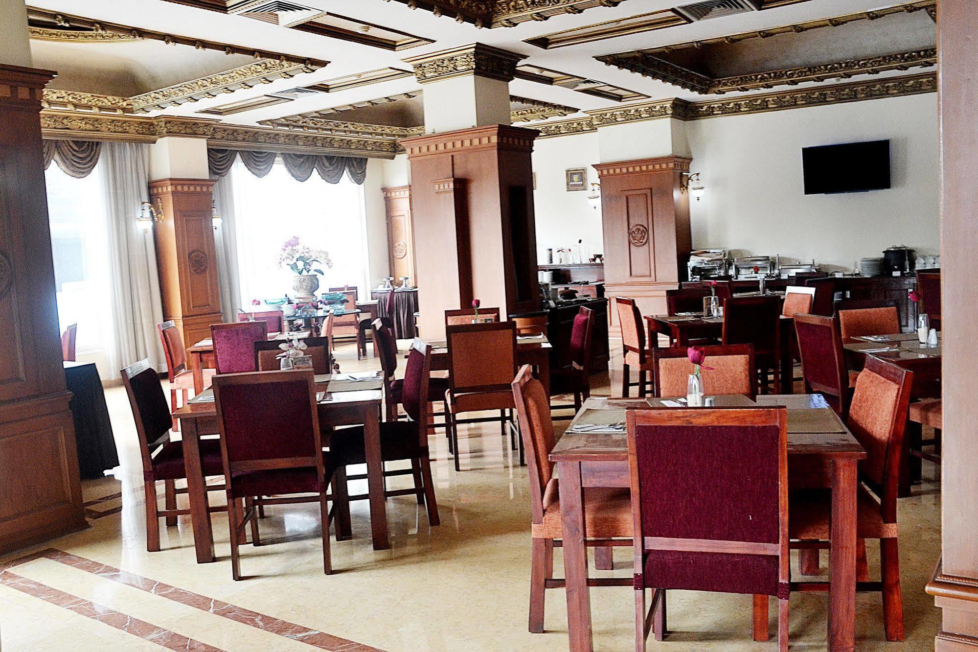 Zen Rooms Sultan Iskandar Muda Surabaya Ngoại thất bức ảnh