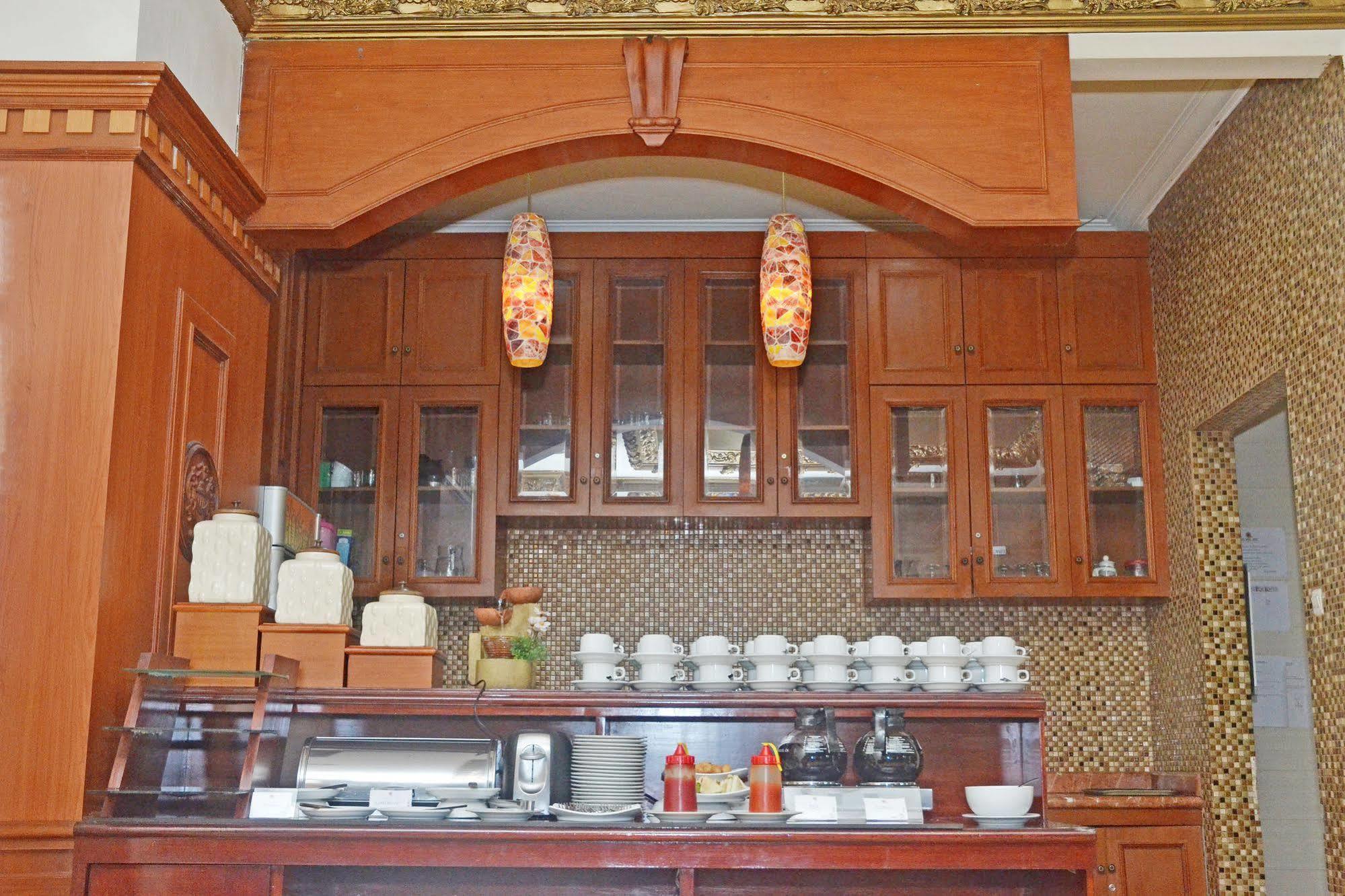 Zen Rooms Sultan Iskandar Muda Surabaya Ngoại thất bức ảnh